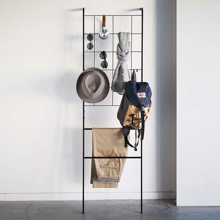 Полица за пешкири од метален штанд за бања